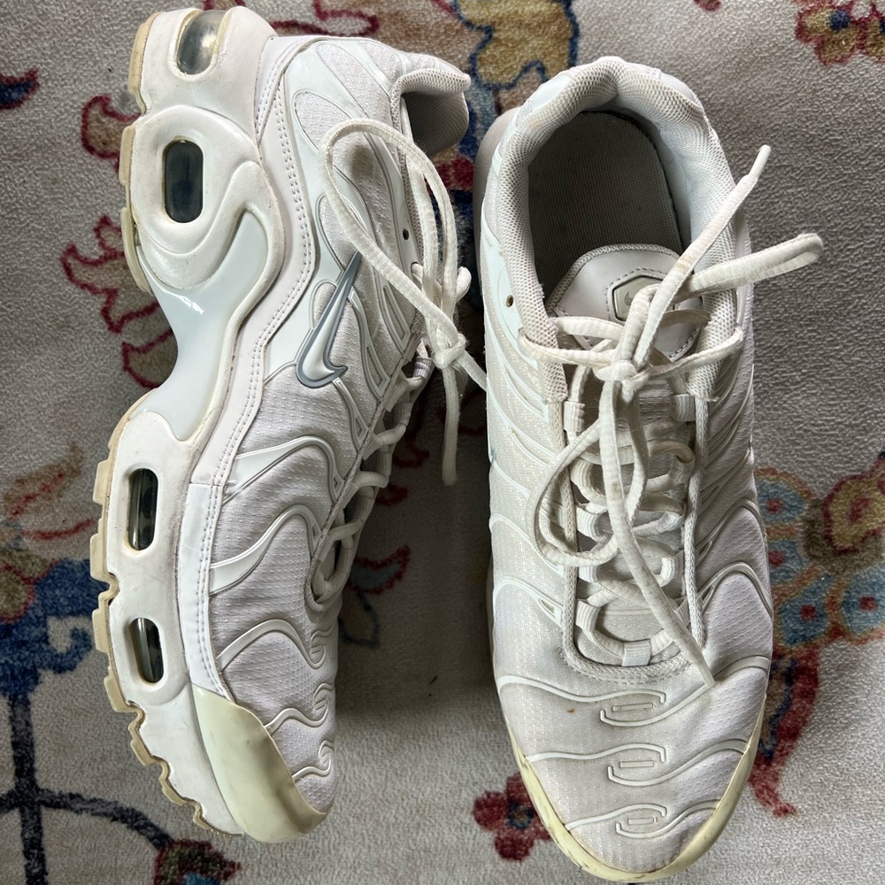 White Nike Air Max Plus Sneakers